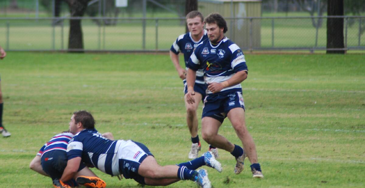 The Bulls on defence. Matt Sheather and Dom Kennedy wrap up Gular in tight defence.