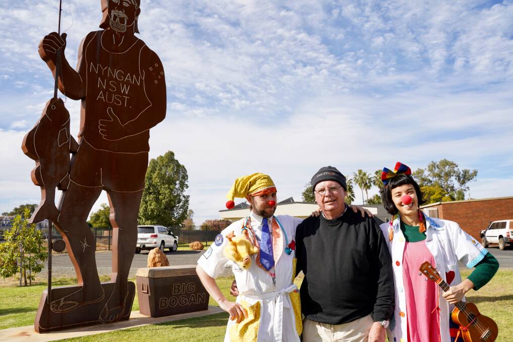 LAUGHTER: Dr Snooze and Dr Boogie were in Nyngan last week and stopped to meet Reverend Graham McLeod. Photo: CONTRIBUTED 