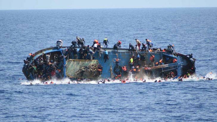 Shortly afterwards, "the boat capsized due to overcrowding". Photo: Italian navy