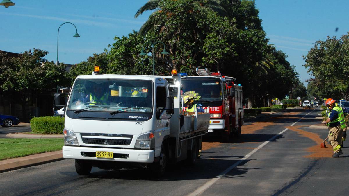 NARROMINE: An oil spill interrupted traffic on Dandaloo Street on Monday morning. Narromine's firefighters and council workers assisted to clean up the oil along the main street with police directing traffic away from the potential hazard.