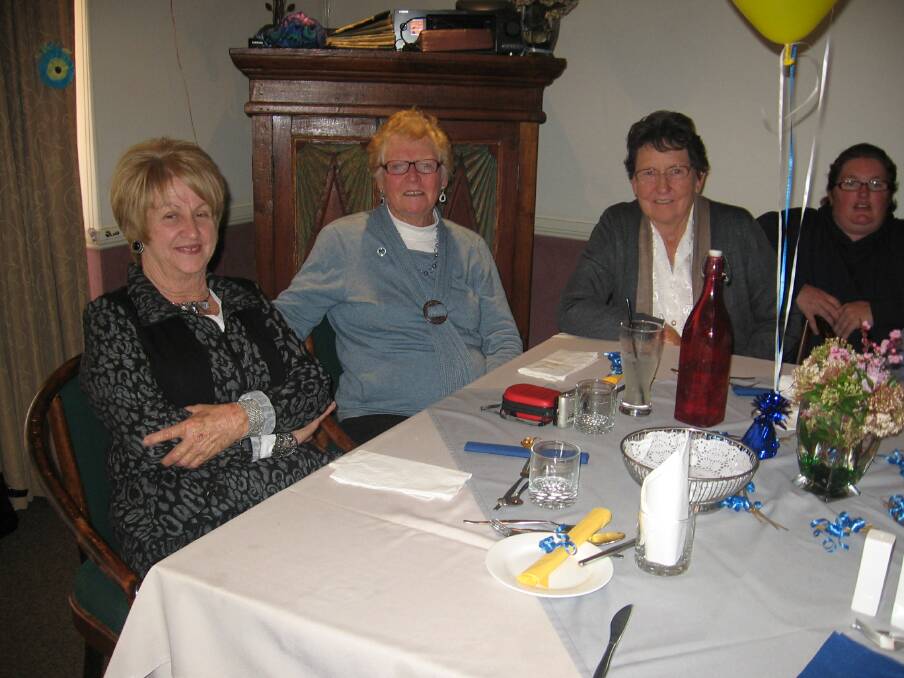 o Di Hughes, Glad Eldridge, Kay Taylor and Maryanne Bourke caught up at the party.