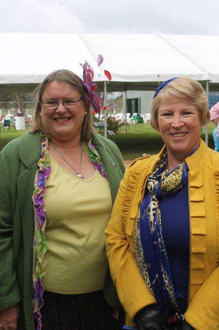 o Jenny Deacon and Jill Elder enjoying the day out at the Duck Creek races.