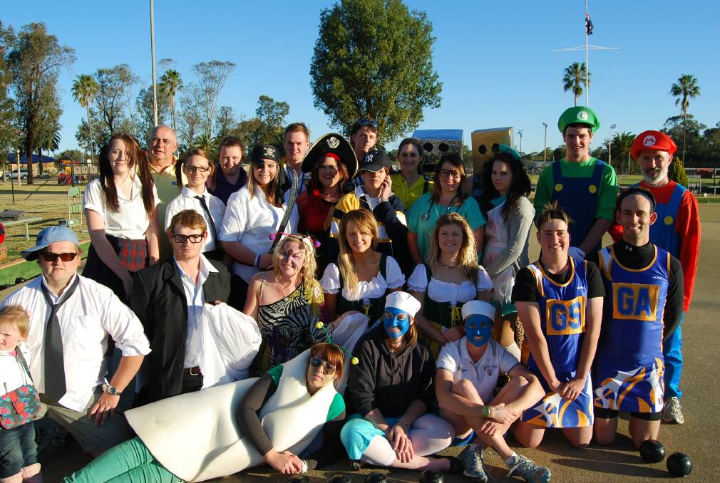 o Year 12 students and teachers enjoying a day on the bowling greens after the year 12 formal assembly.