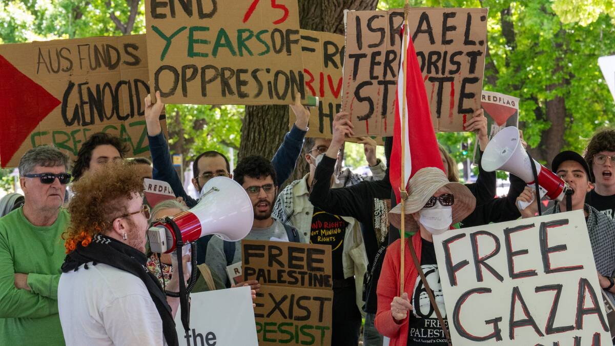 Palestine supporters protest outside the National Press Club on Wednesday before an address by Israel's ambassador to Australia, Amir Maimon. Picture by Sitthixay Ditthavong