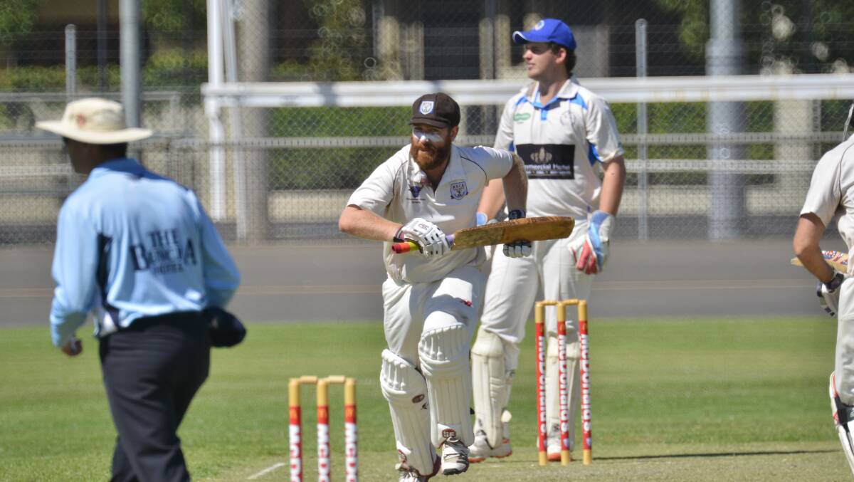 FINALS TIME: Captain Toby Smith makes a run for it during Sunday's final at Dubbo. Photo: BELINDA SOOLE, DAILY LIBERAL.
