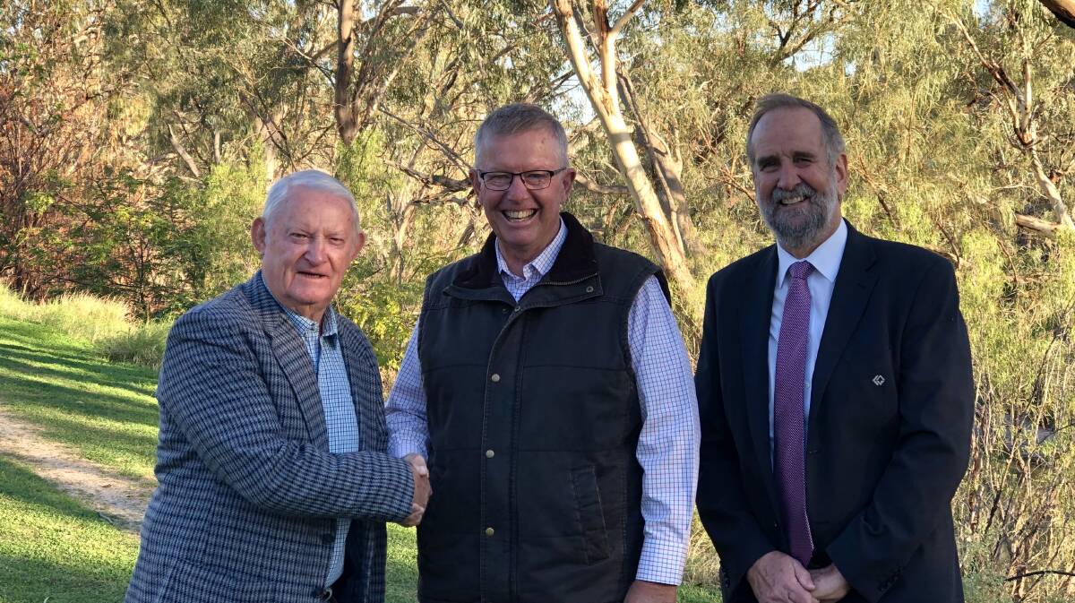 Mark Coulton with members of Bourke Shire Council regarding their $926,000 for wild dog management.