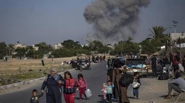 Residents fear attacks in Khan Younis could foreshadow an Israeli ground operation in southern Gaza. (AP PHOTO)