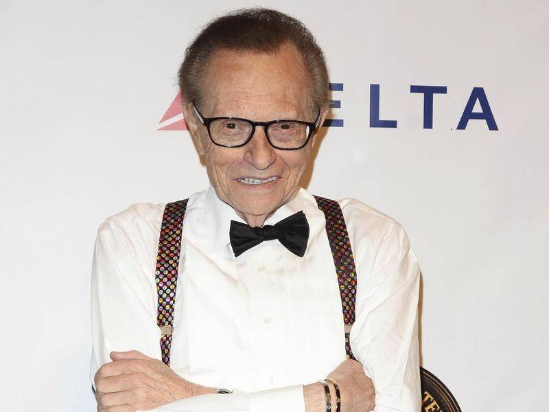 Celebrities and politicians have paid tribute to US broadcaster Larry King after his death.